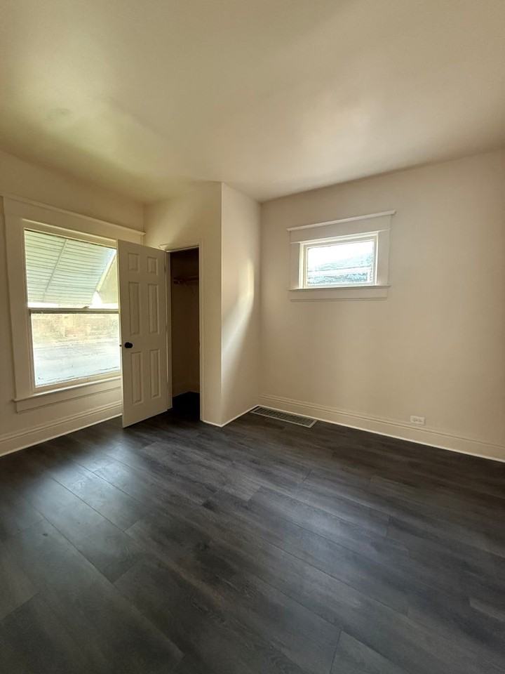 129 N Olive St - Photo 3 of 10