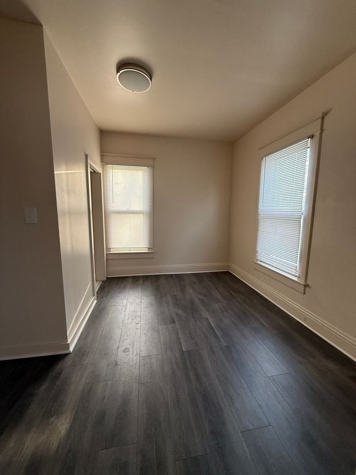 129 N Olive St - Photo 4 of 10