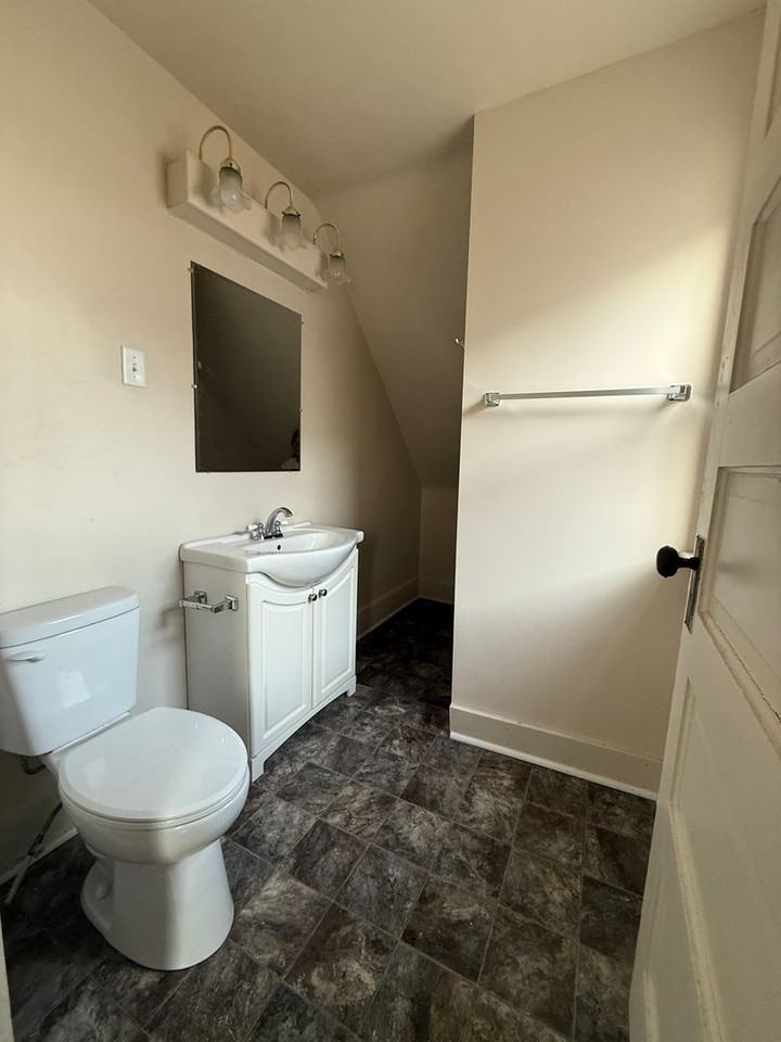 129 N Olive St - Photo 6 of 10
