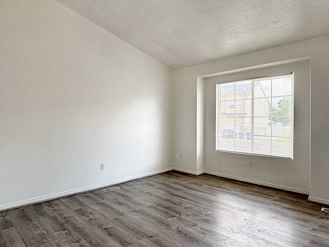 1730 W Irie Ln - Photo 2 of 35