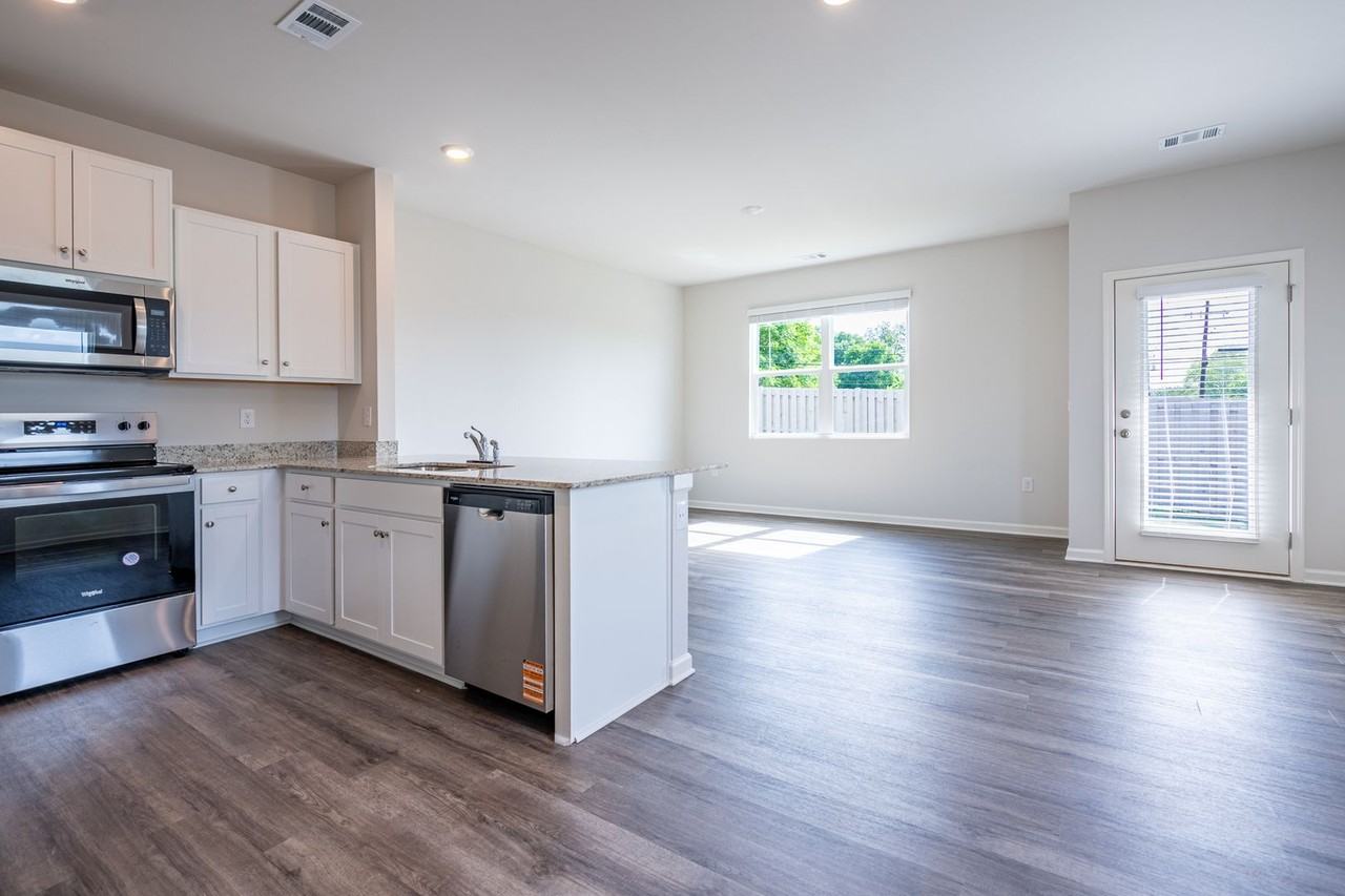 1005 N 2nd Ave Nw #1 - Photo 6 of 23