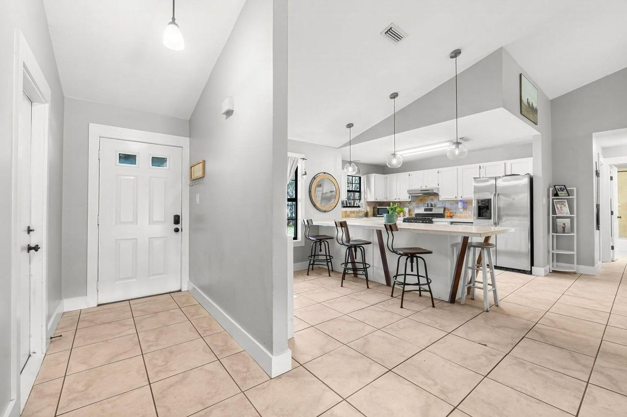 1174 Baycrest Cv - Photo 3 of 26