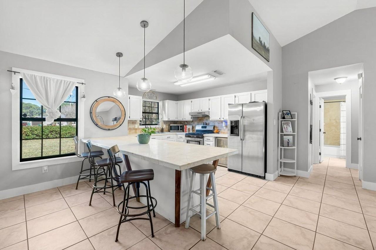 1174 Baycrest Cv - Photo 4 of 26
