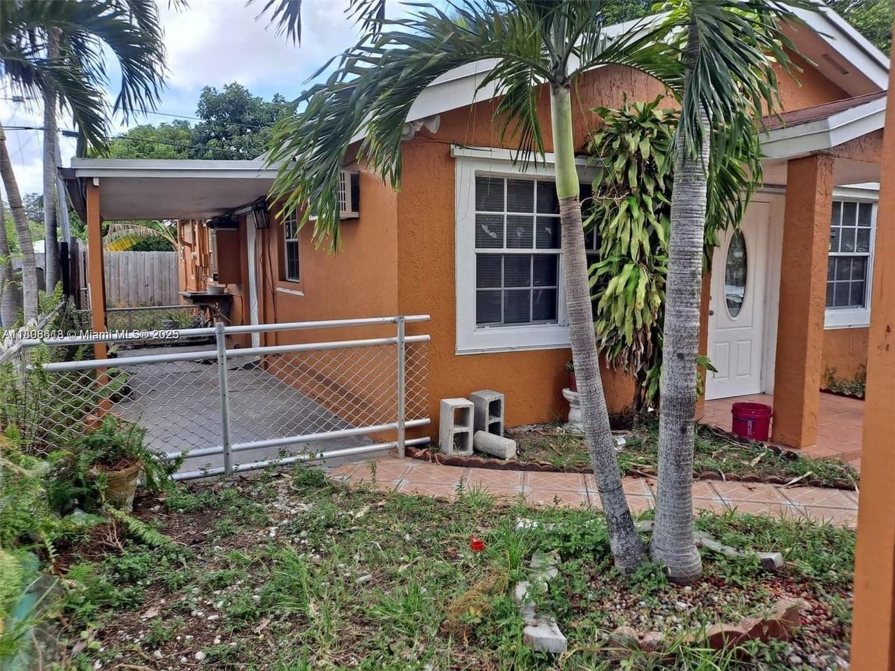 3708 Sw 58th Ave - Photo 4 of 11