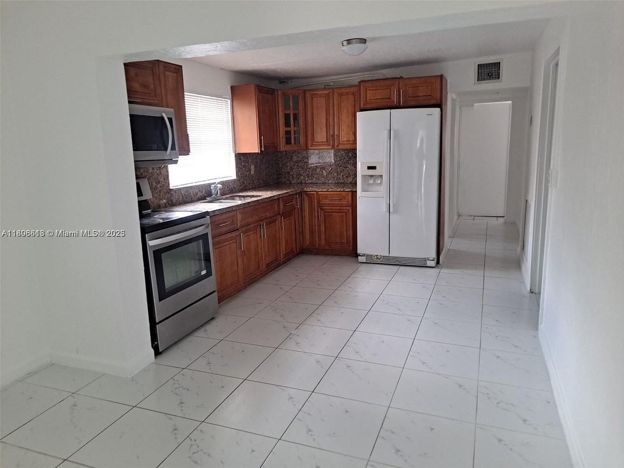 3708 Sw 58th Ave - Photo 6 of 11