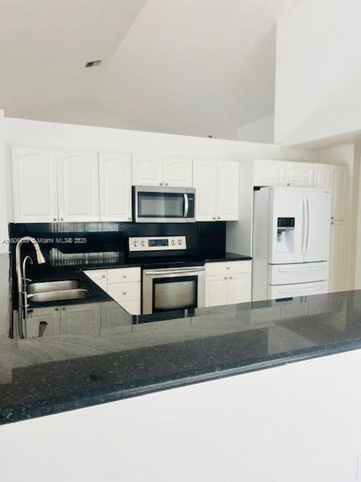 16373 Nw 16th St - Photo 2 of 22