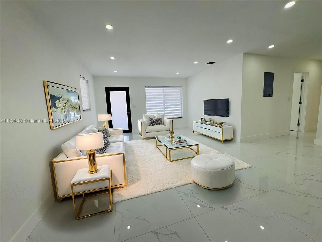 1440 N 71st Ave - Photo 2 of 10