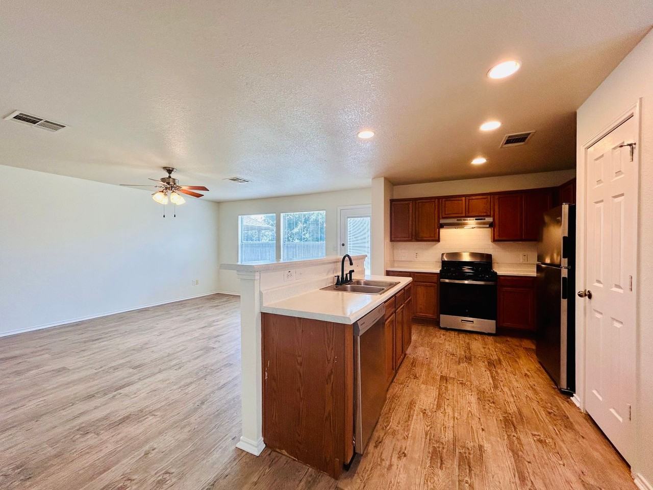 3400 Etheredge Dr - Photo 2 of 28