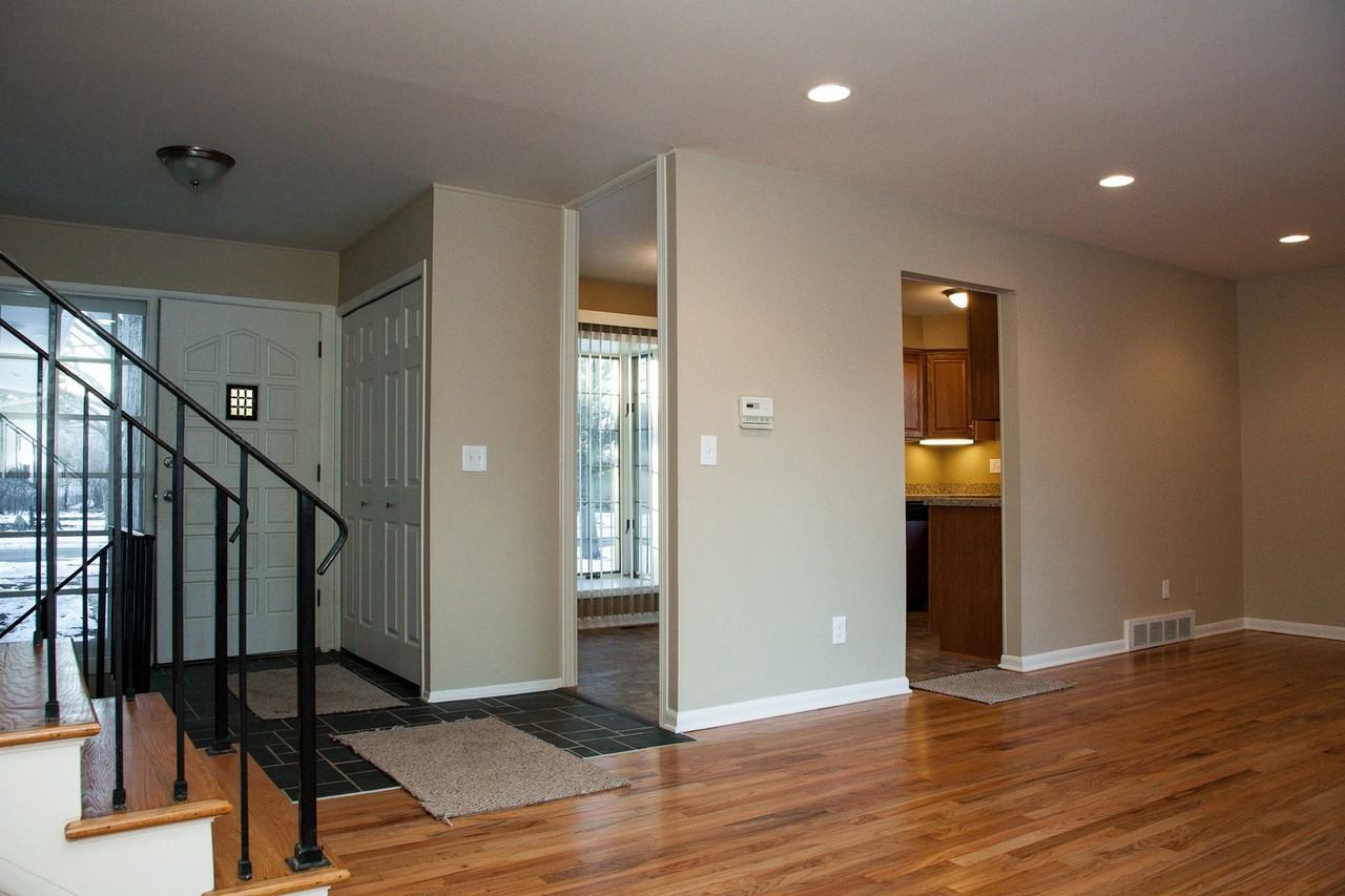 2601 Esch Ave - Photo 2 of 12