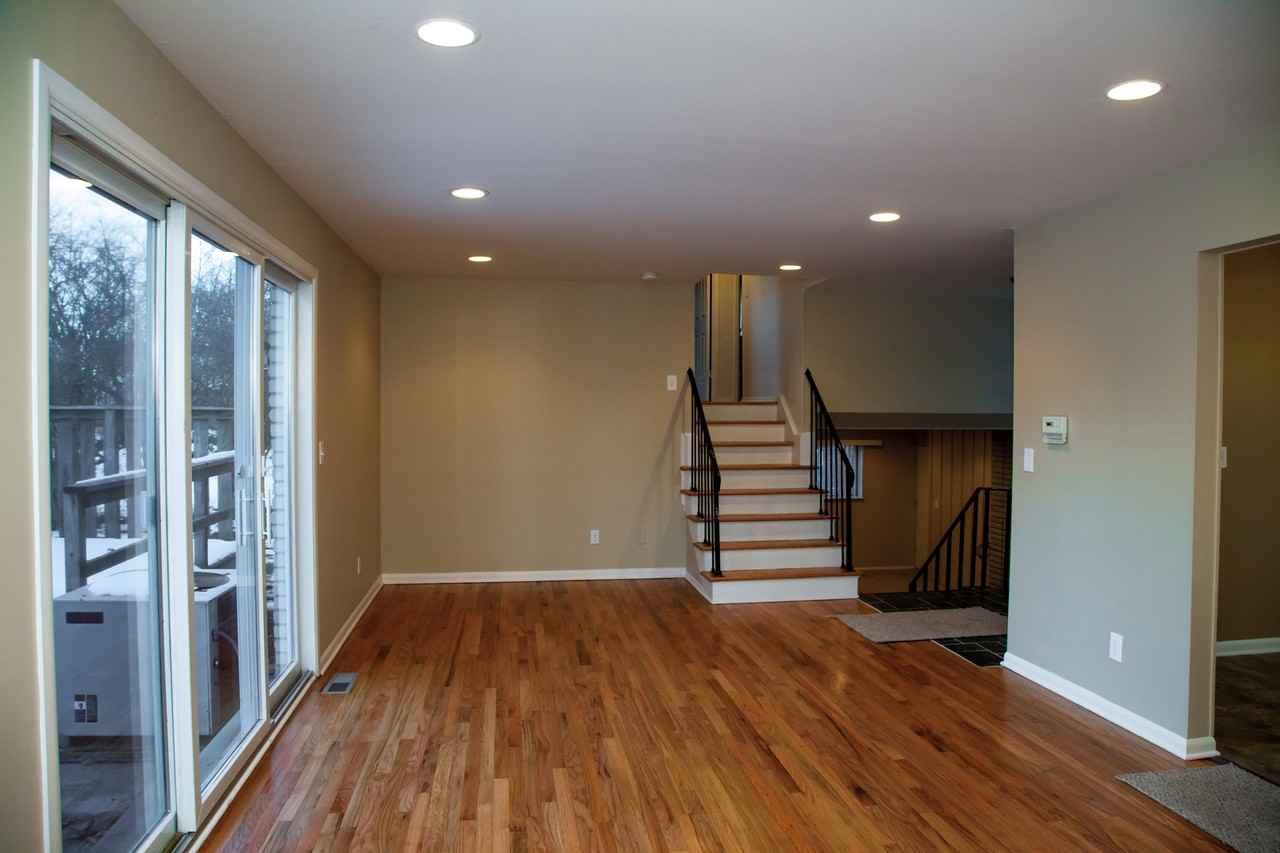 2601 Esch Ave - Photo 3 of 12