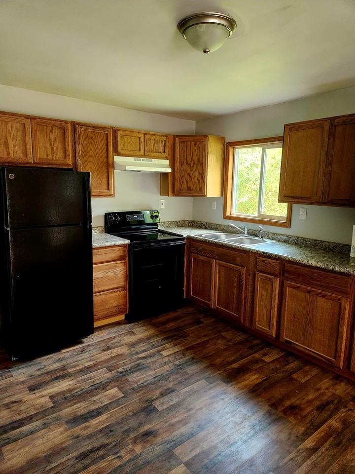 1677 Congress Rd - Photo 3 of 21