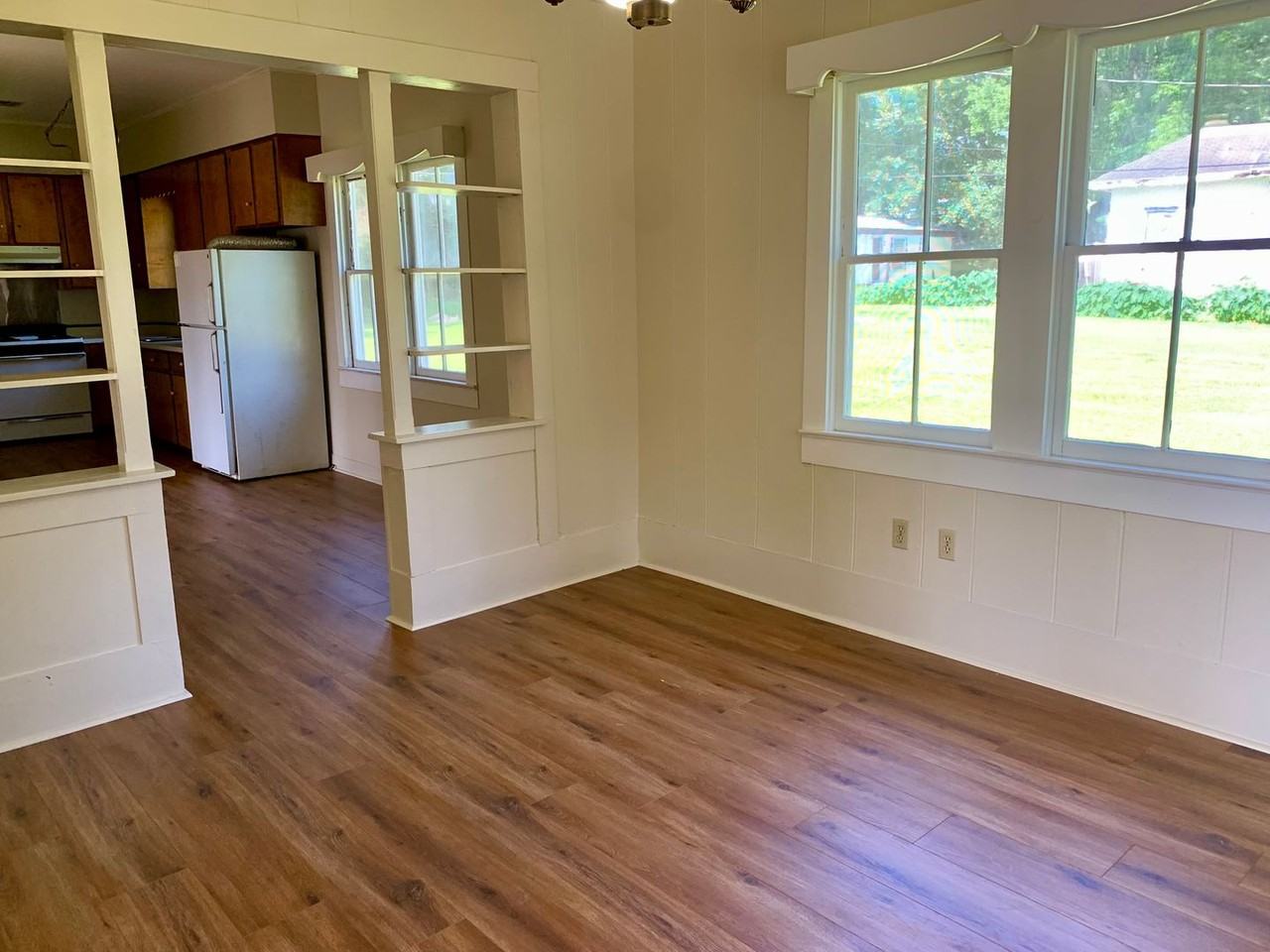 112 Della St - Photo 2 of 11