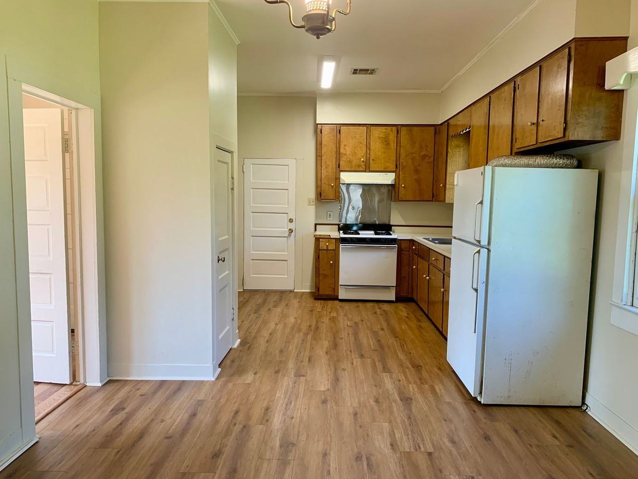 112 Della St - Photo 5 of 11