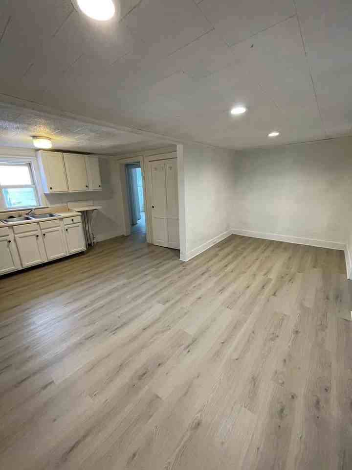 121 East Market Street - Photo 2 of 9