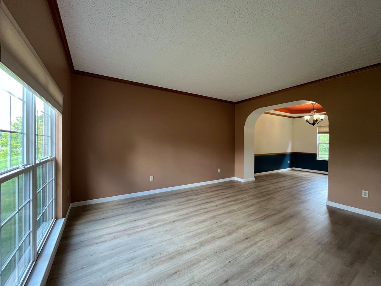 2468 Parklawn Dr - Photo 3 of 16