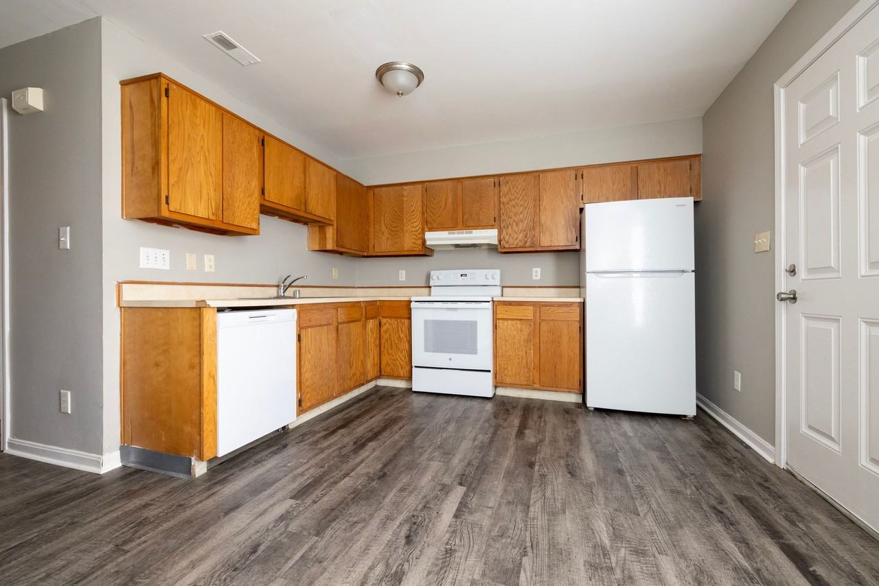 Bayshore Townhomes - Photo 3 of 34