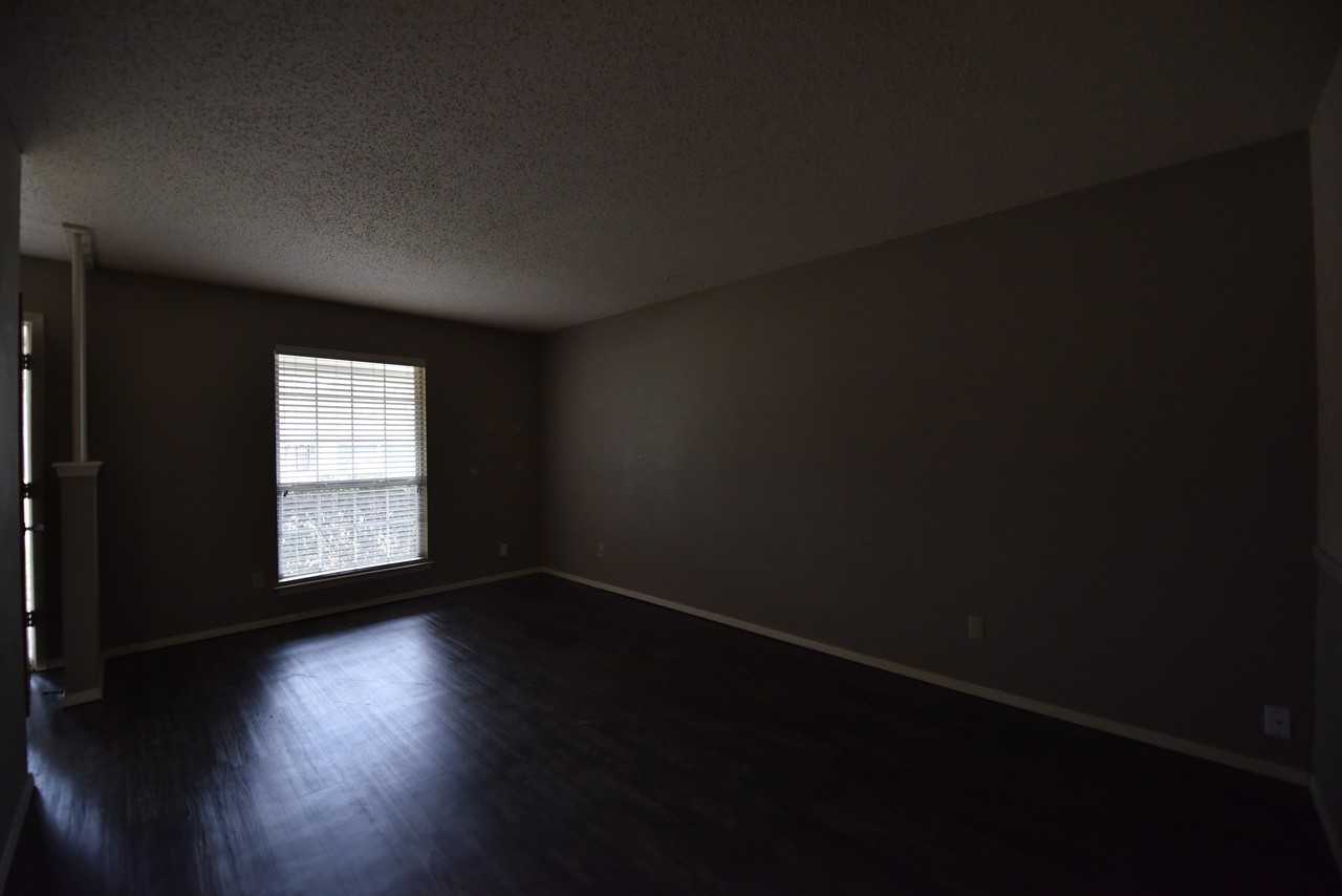 2600 Brentwood Cir - Photo 3 of 10