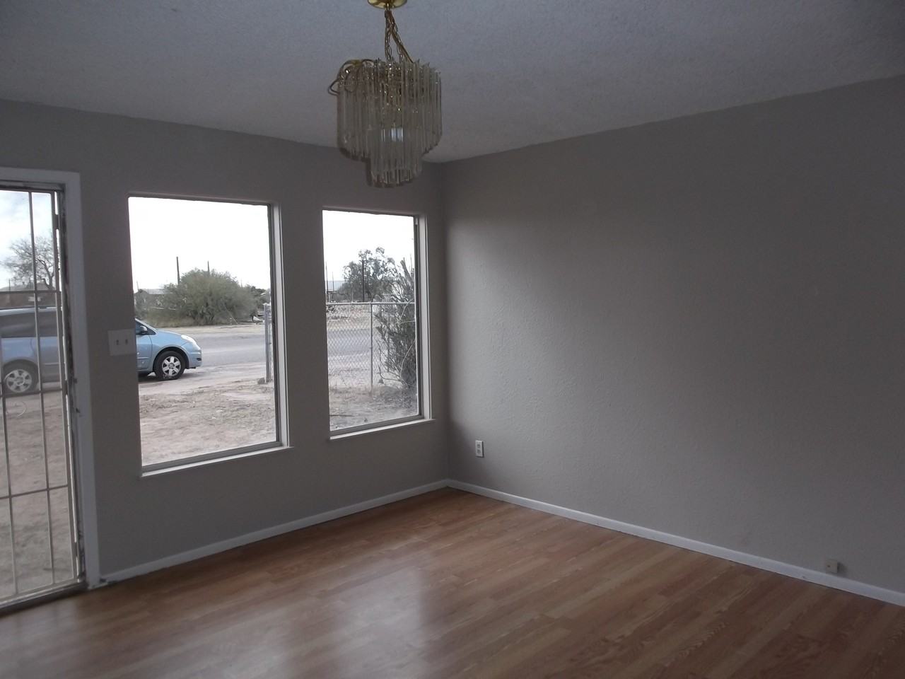 3915 N Kennedy St - Photo 3 of 7