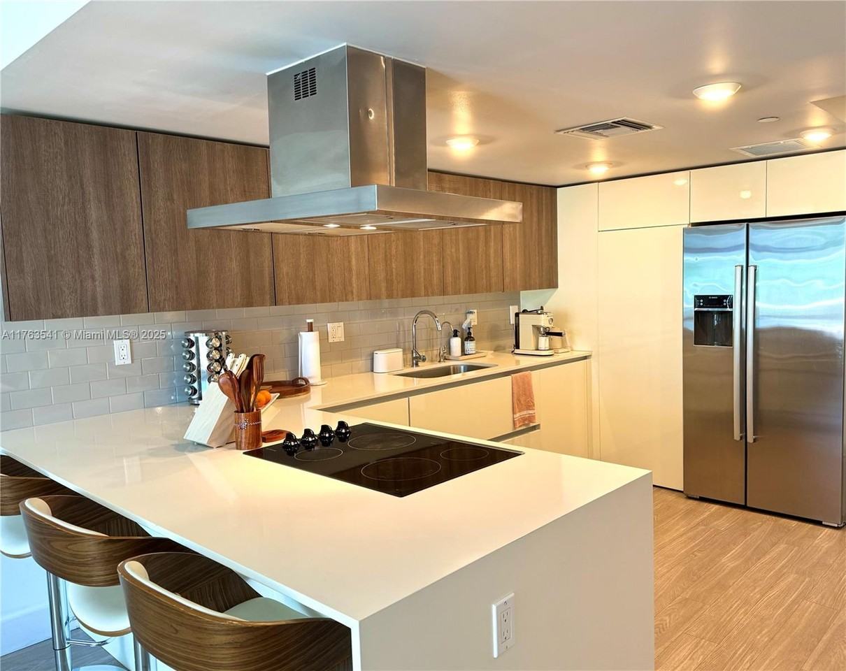 1025 92nd St #306 - Photo 4 of 33