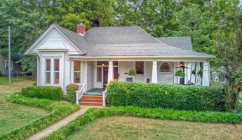 featured image of 521 W College St #A