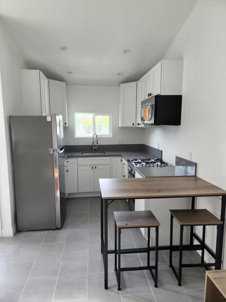 6653 Melba Ave #2 - Photo 6 of 20