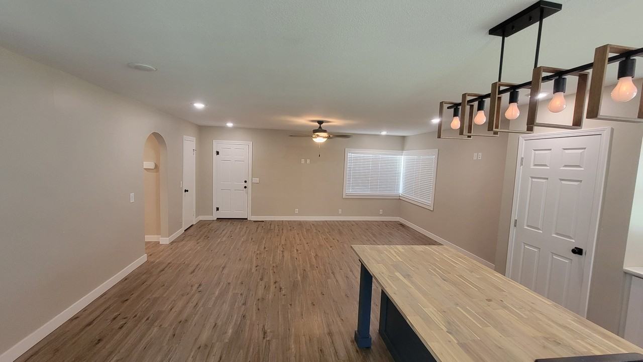 982 W Vest St #NA - Photo 2 of 11