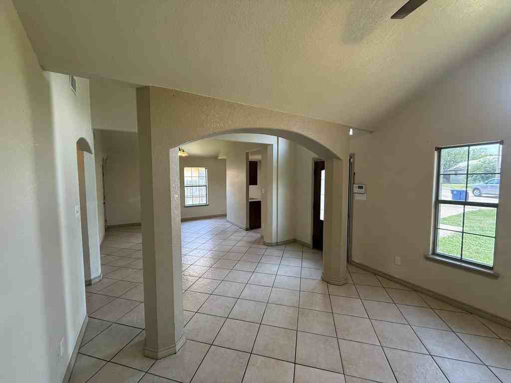 2698 Crown Way Dr - Photo 3 of 22