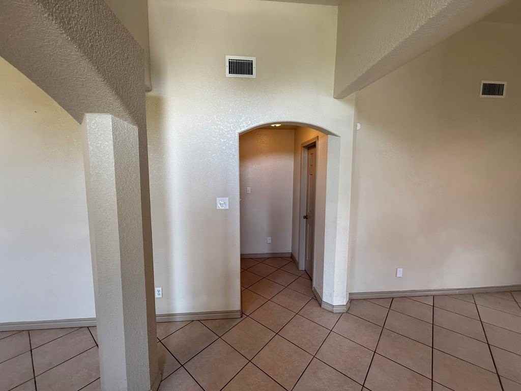 2698 Crown Way Dr - Photo 5 of 22