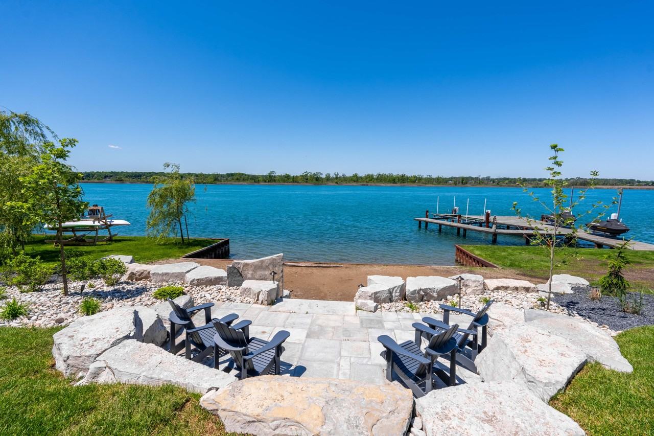 647 St Clair Pky #1 - Photo 2 of 10