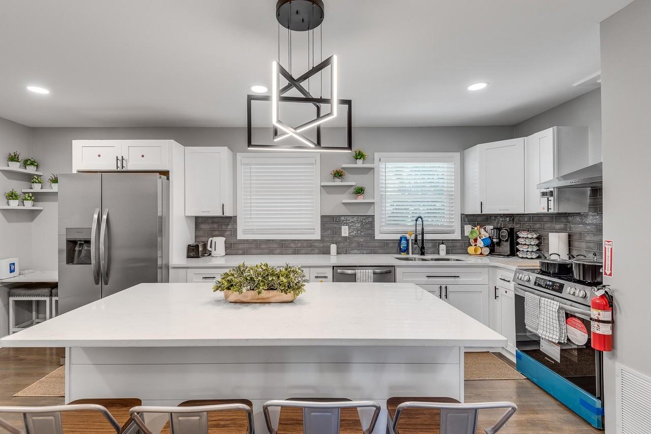 Cavalier Dr - Photo 3 of 17