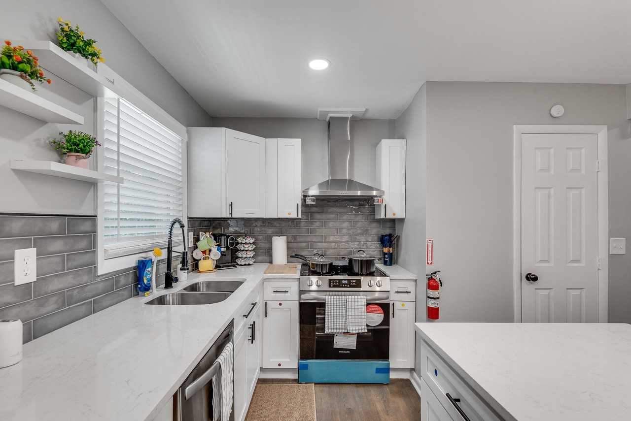 Cavalier Dr - Photo 5 of 18