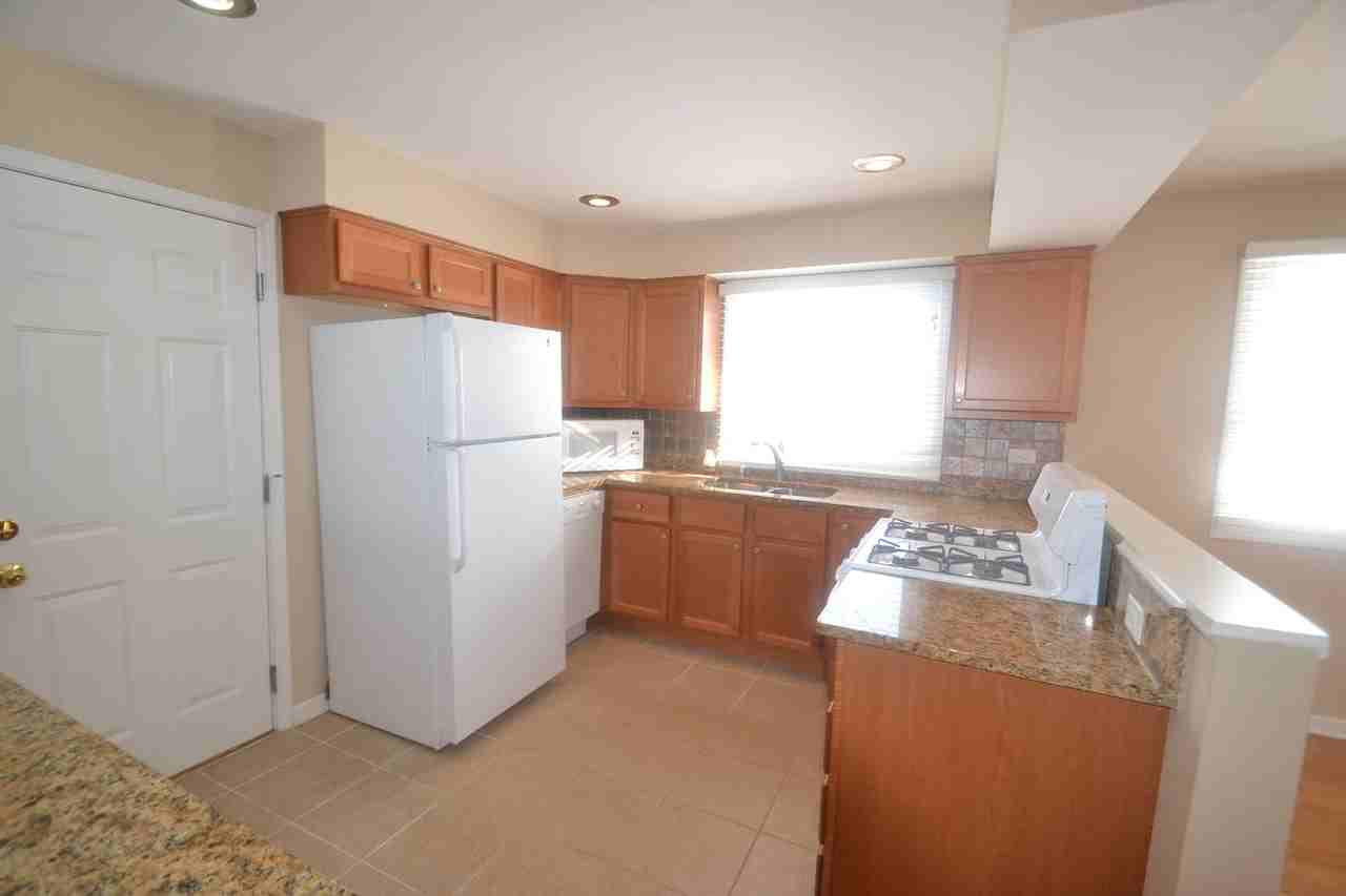 915 Dawn Ave - Photo 3 of 8