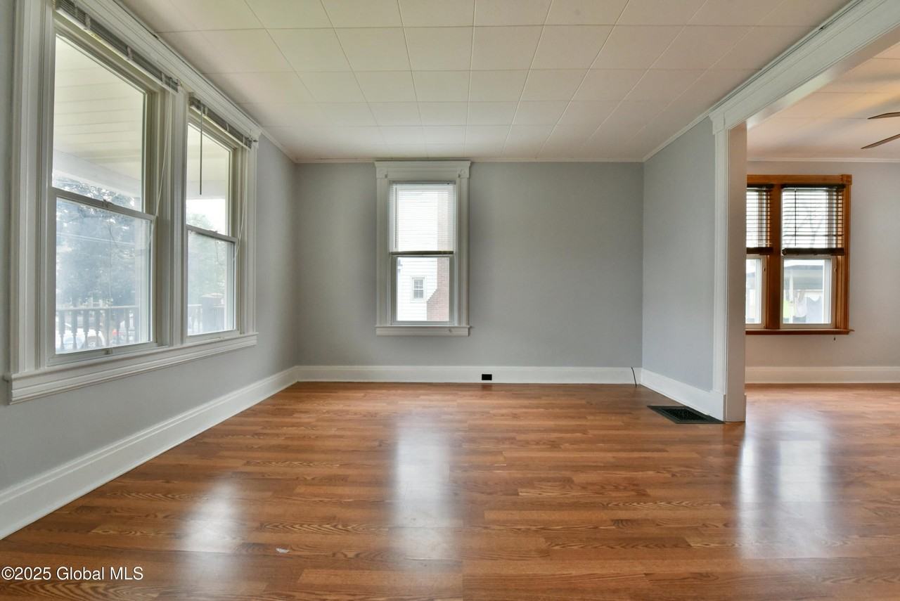 113 S 3rd Ave - Photo 7 of 44