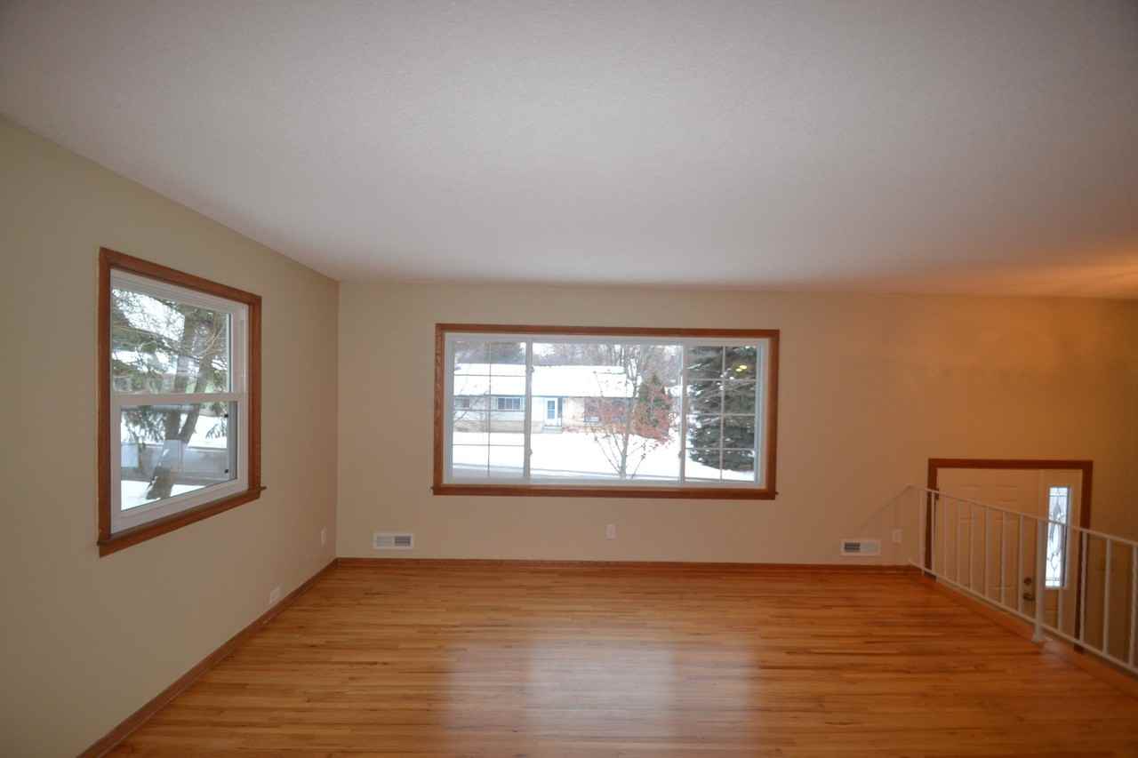 533 Bean St - Photo 3 of 14