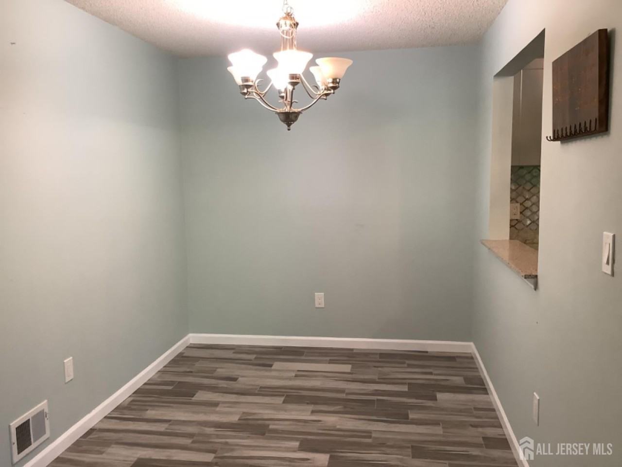 336 Wimbeldon Ct - Photo 3 of 16