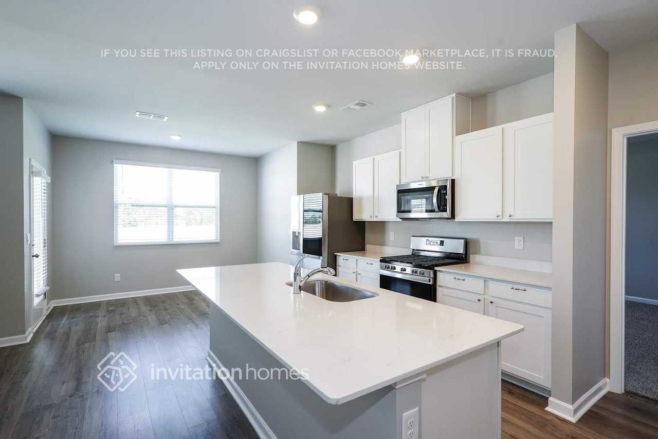 7317 Scotlyn Way - Photo 7 of 18