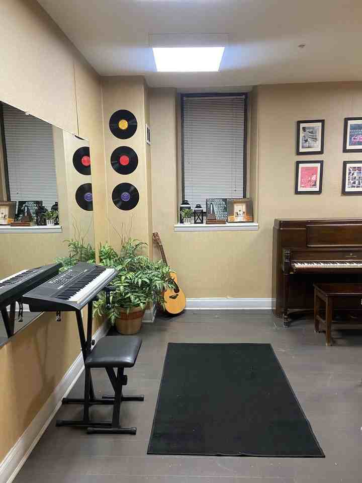 Stafford Apartments - Photo 6 of 8