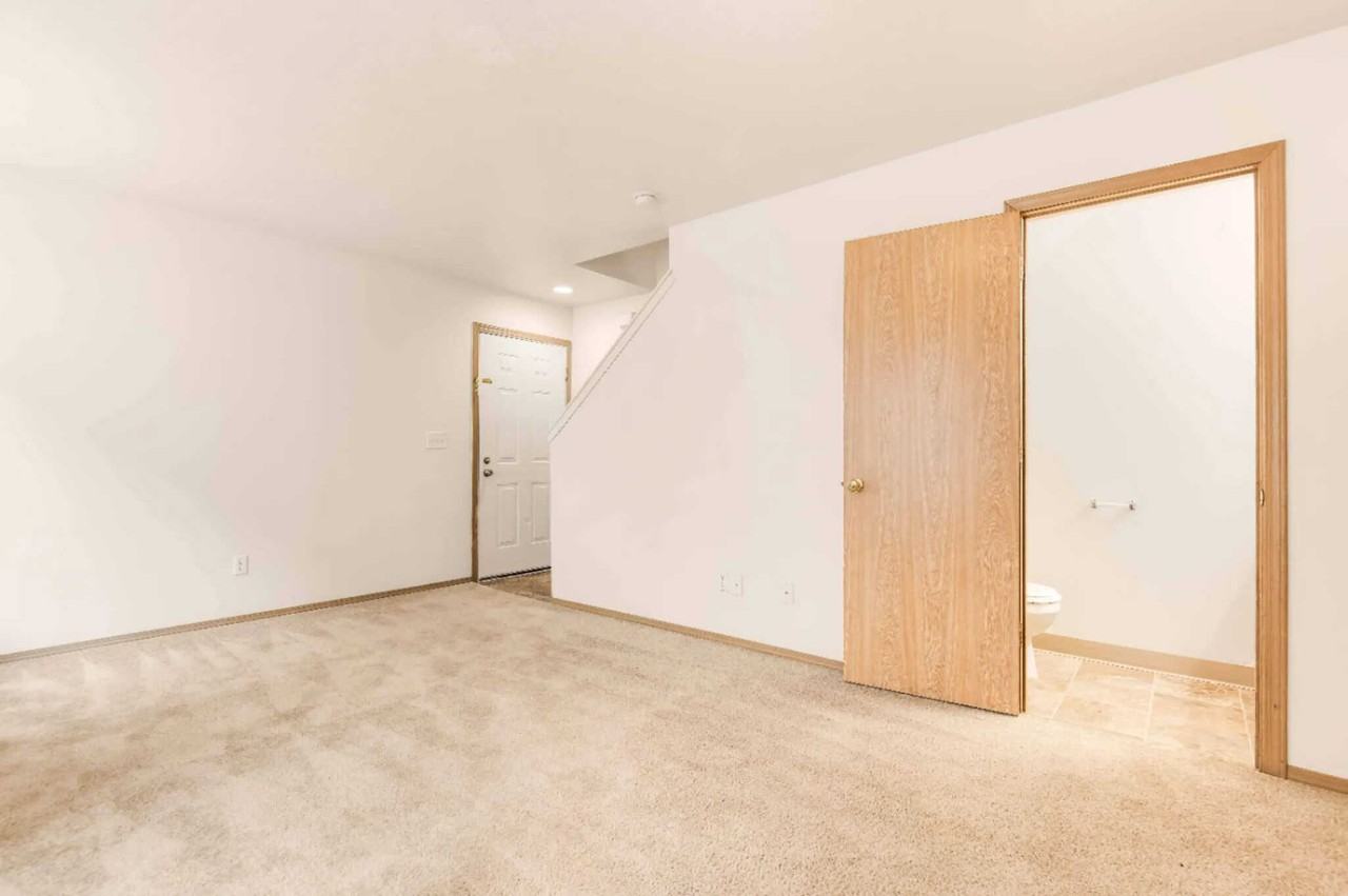 Raven Apartments - Photo 5 of 26