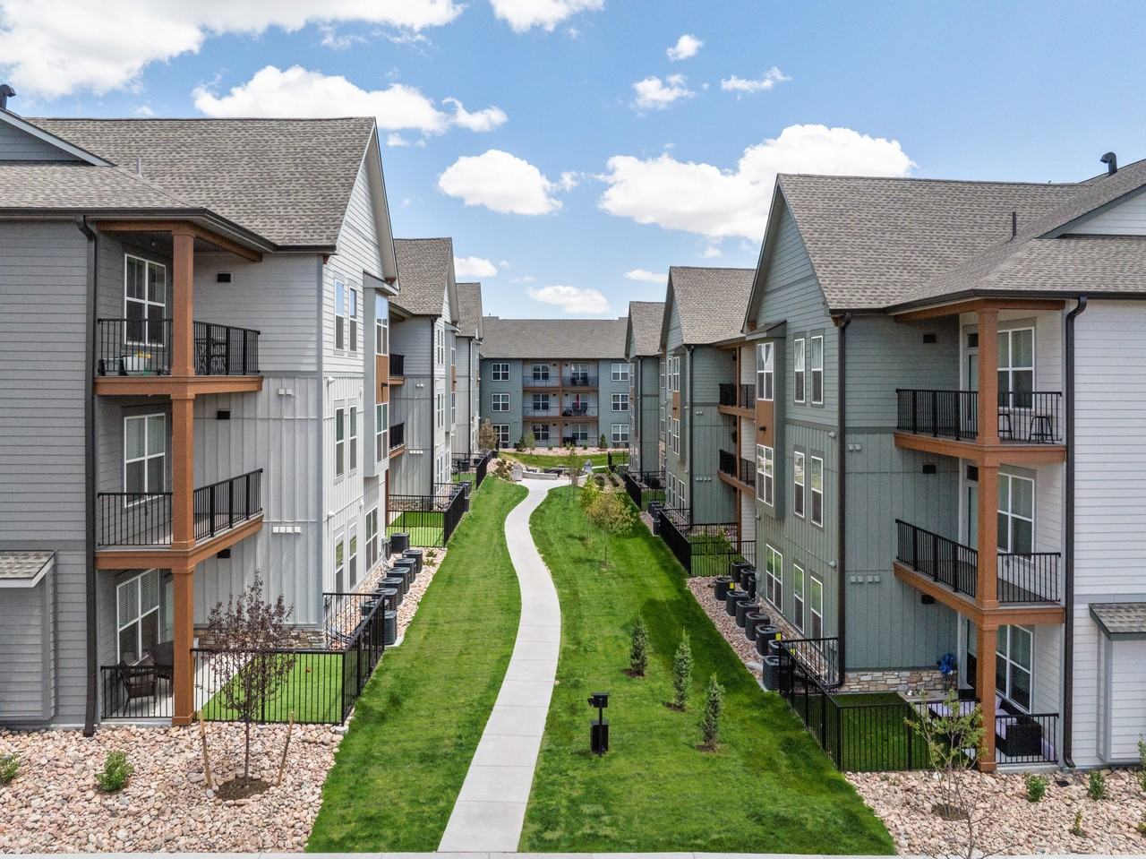 Upland Flats Apartments - Photo 4 of 28