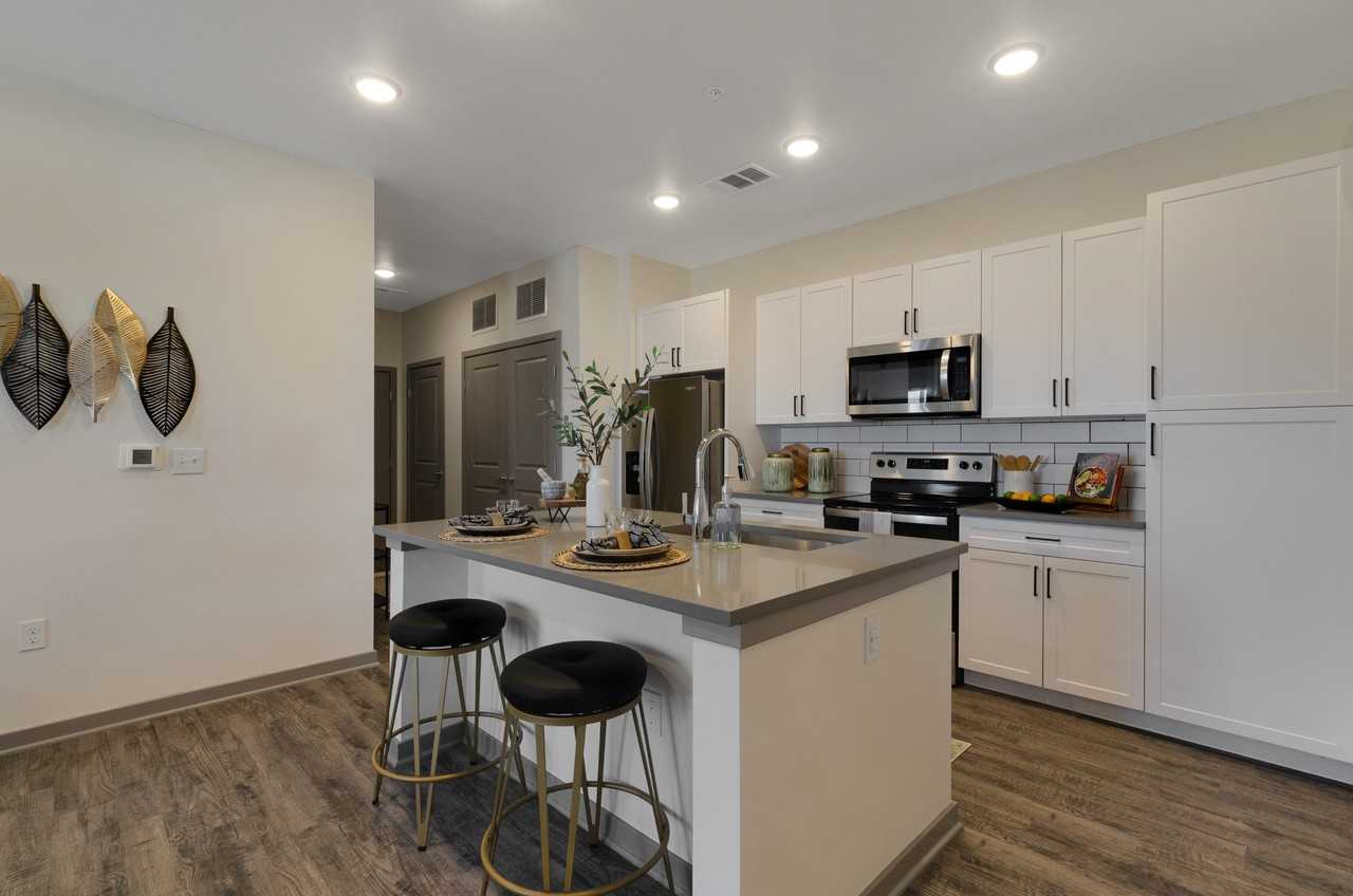 Upland Flats Apartments - Photo 5 of 28