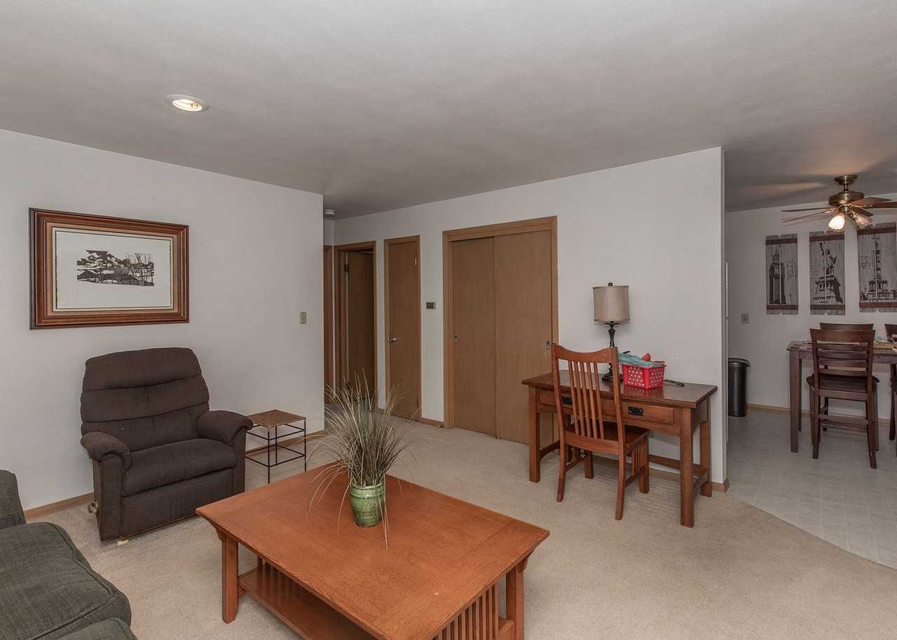 Eastridge Villa Apartments - Photo 7 of 10