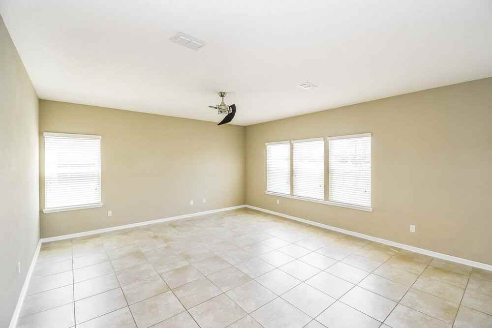 918 Glendale Ln - Photo 5 of 17