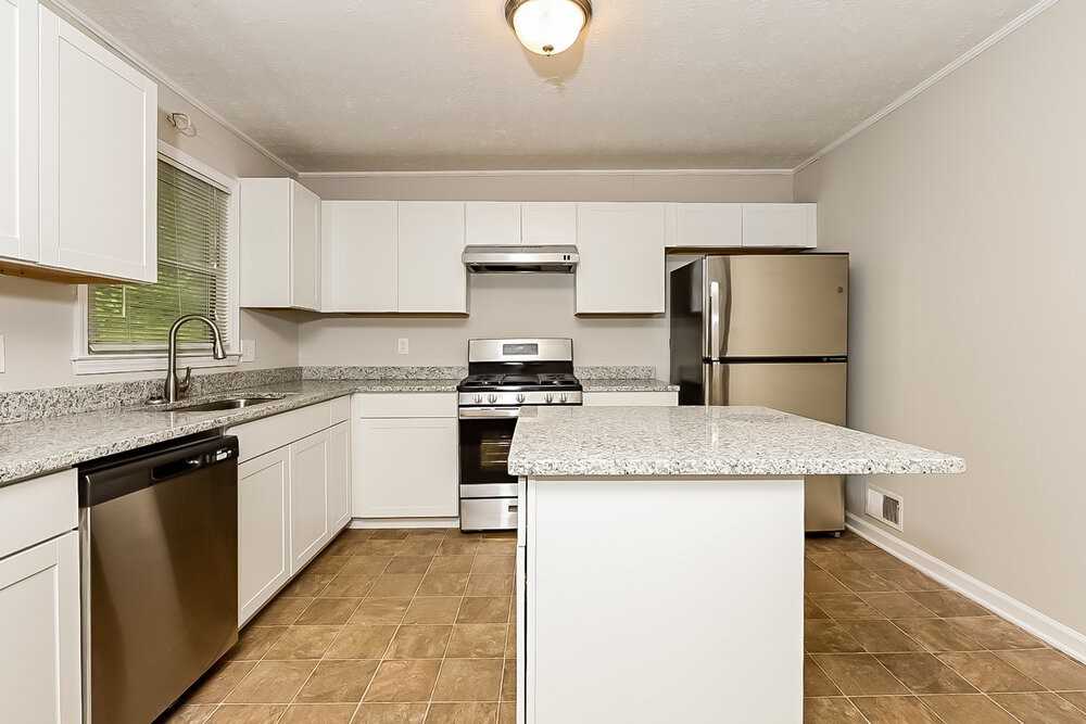 3074 Menlo Park Dr - Photo 4 of 17