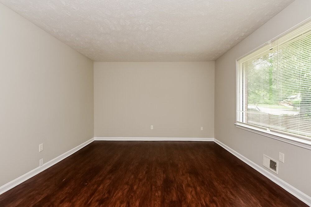 3074 Menlo Park Dr - Photo 5 of 17