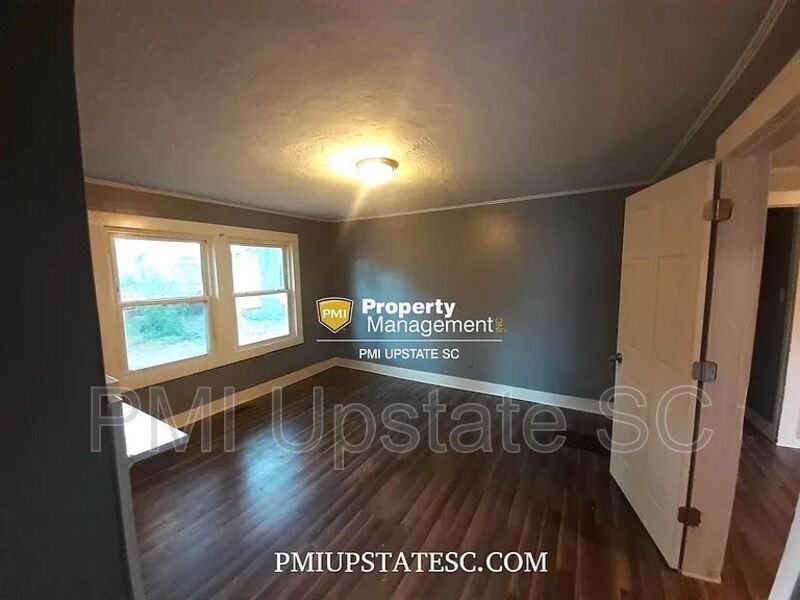 143 Forrest St - Photo 6 of 15