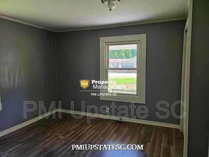 143 Forrest St - Photo 7 of 15