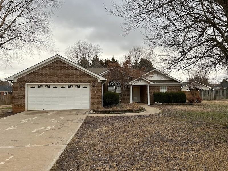 113 Centennial Dr - Photo 2 of 27