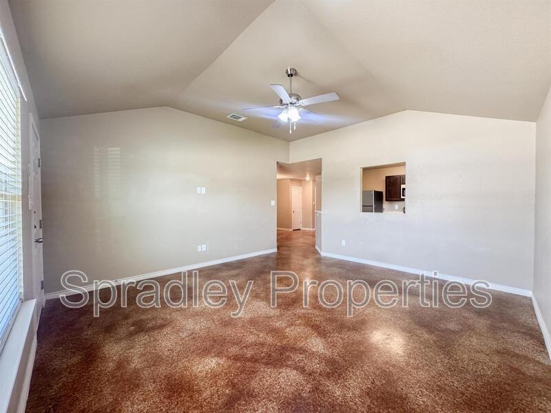 1009 Bandera Ct Apt B - Photo 2 of 16