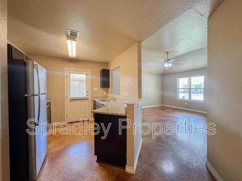 1009 Bandera Ct Apt B - Photo 4 of 16