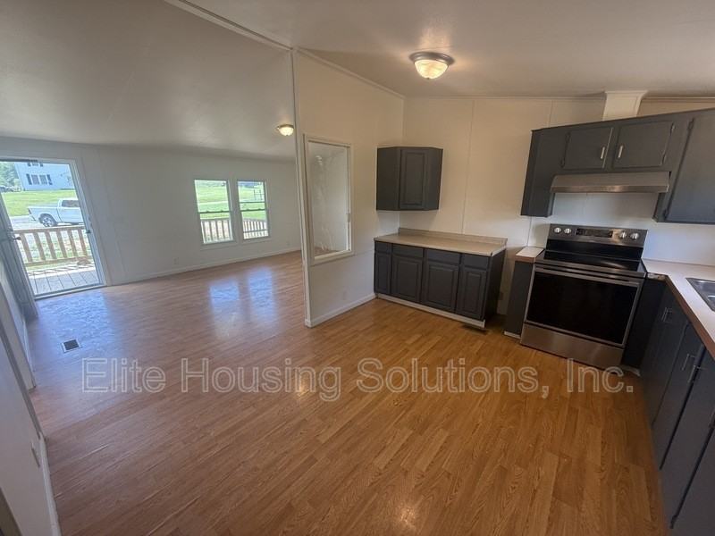 3308 Old Stage Rd - Photo 3 of 21